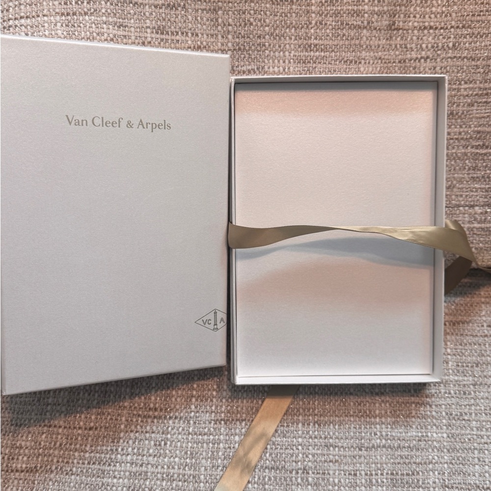 Authentic Van Cleef & Arpels Silver Box for Neckl… - image 3